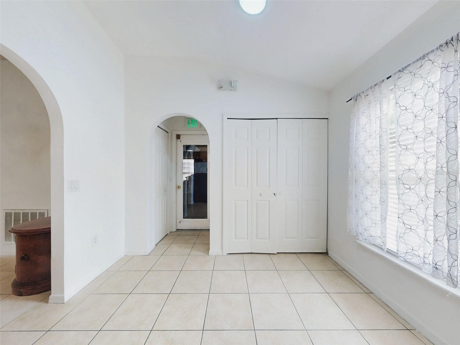 185 WINDING COVE AVENUE — photo 11 of 26