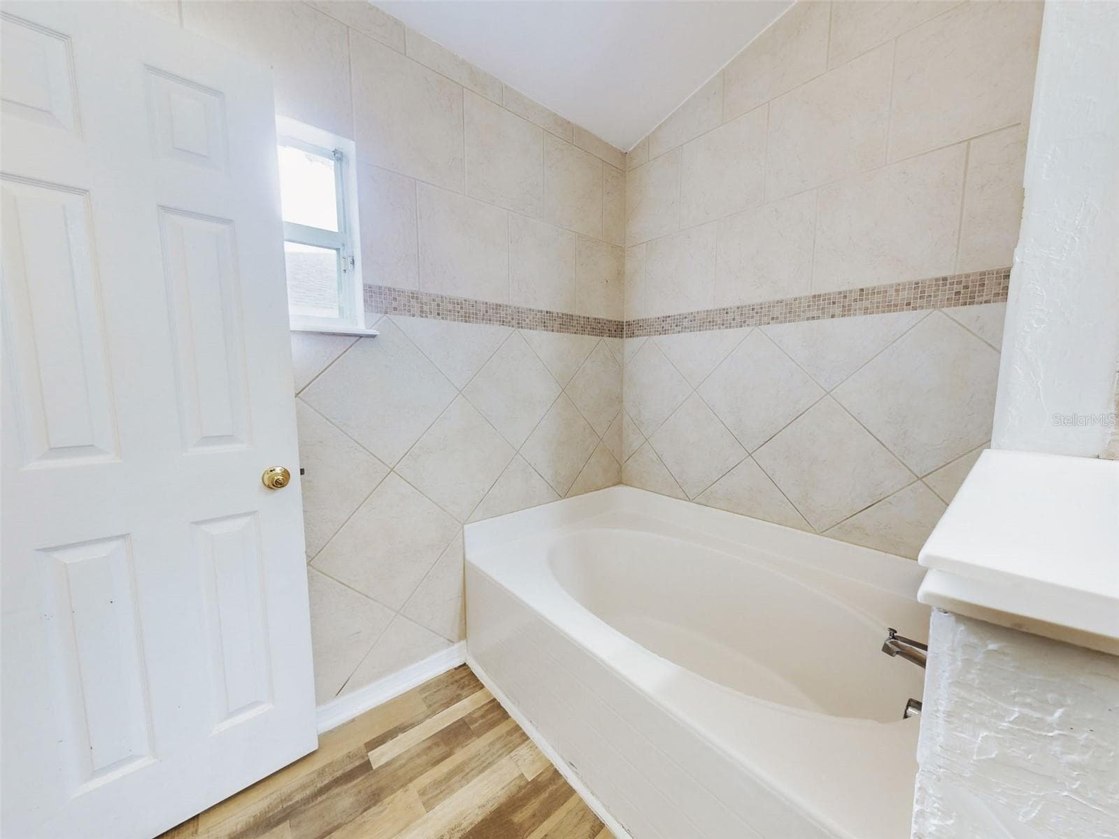 185 WINDING COVE AVENUE — photo 19 of 26