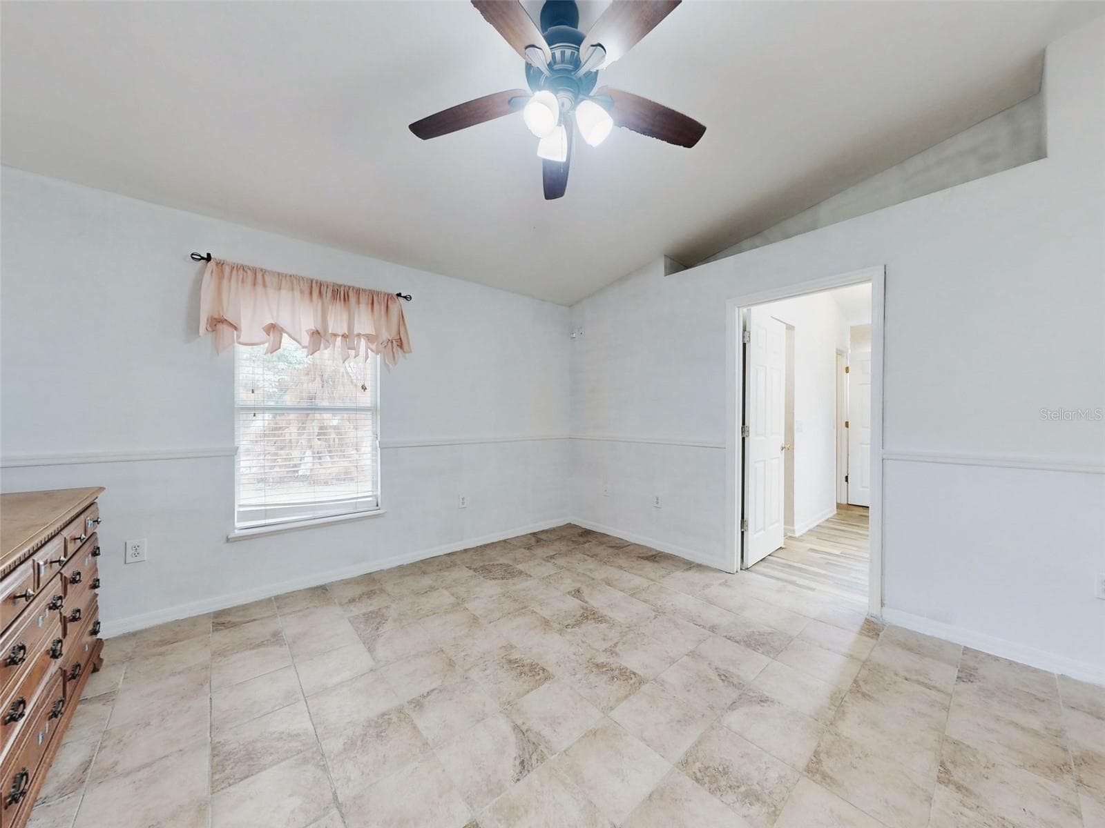 185 WINDING COVE AVENUE — photo 15 of 26