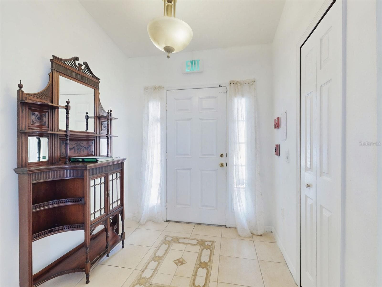 185 WINDING COVE AVENUE — photo 2 of 26