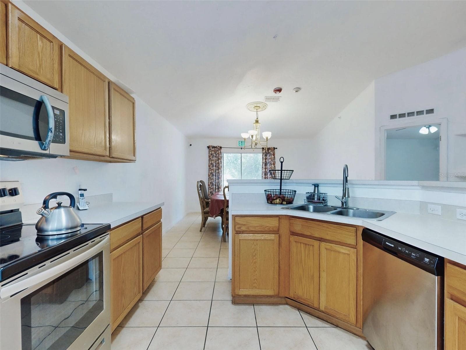 185 WINDING COVE AVENUE — photo 7 of 26