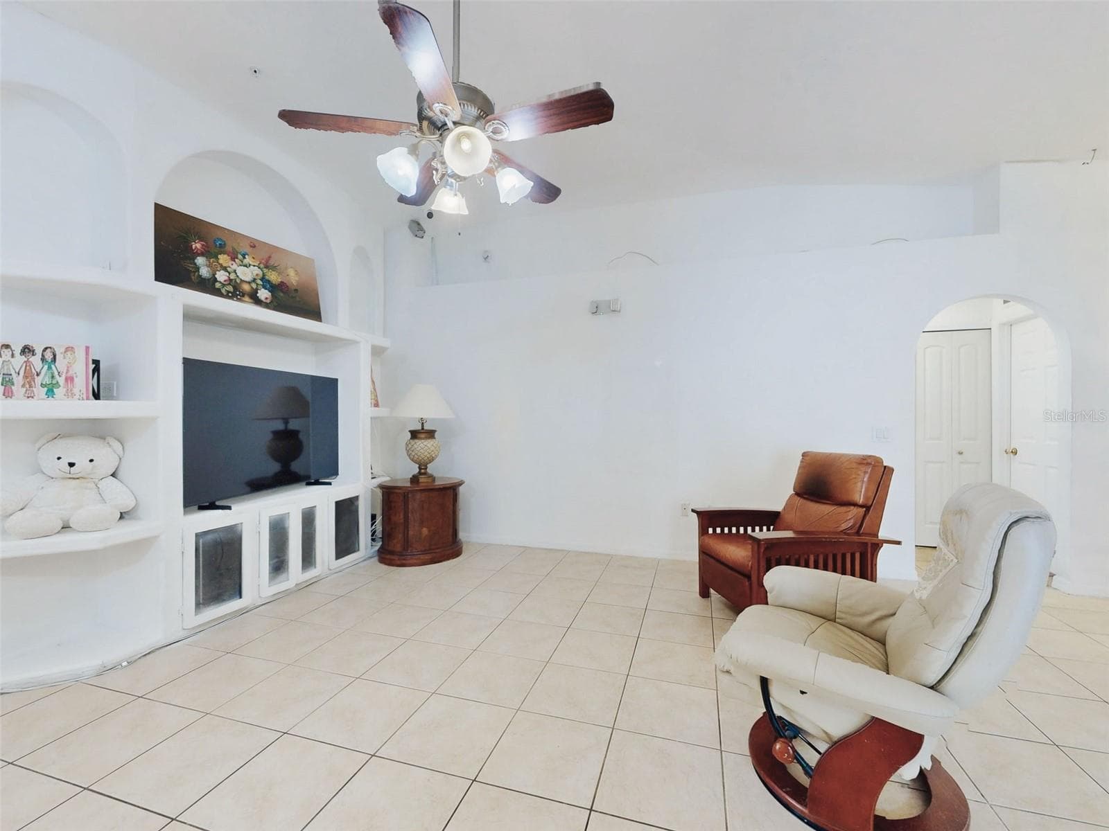 185 WINDING COVE AVENUE — photo 5 of 26