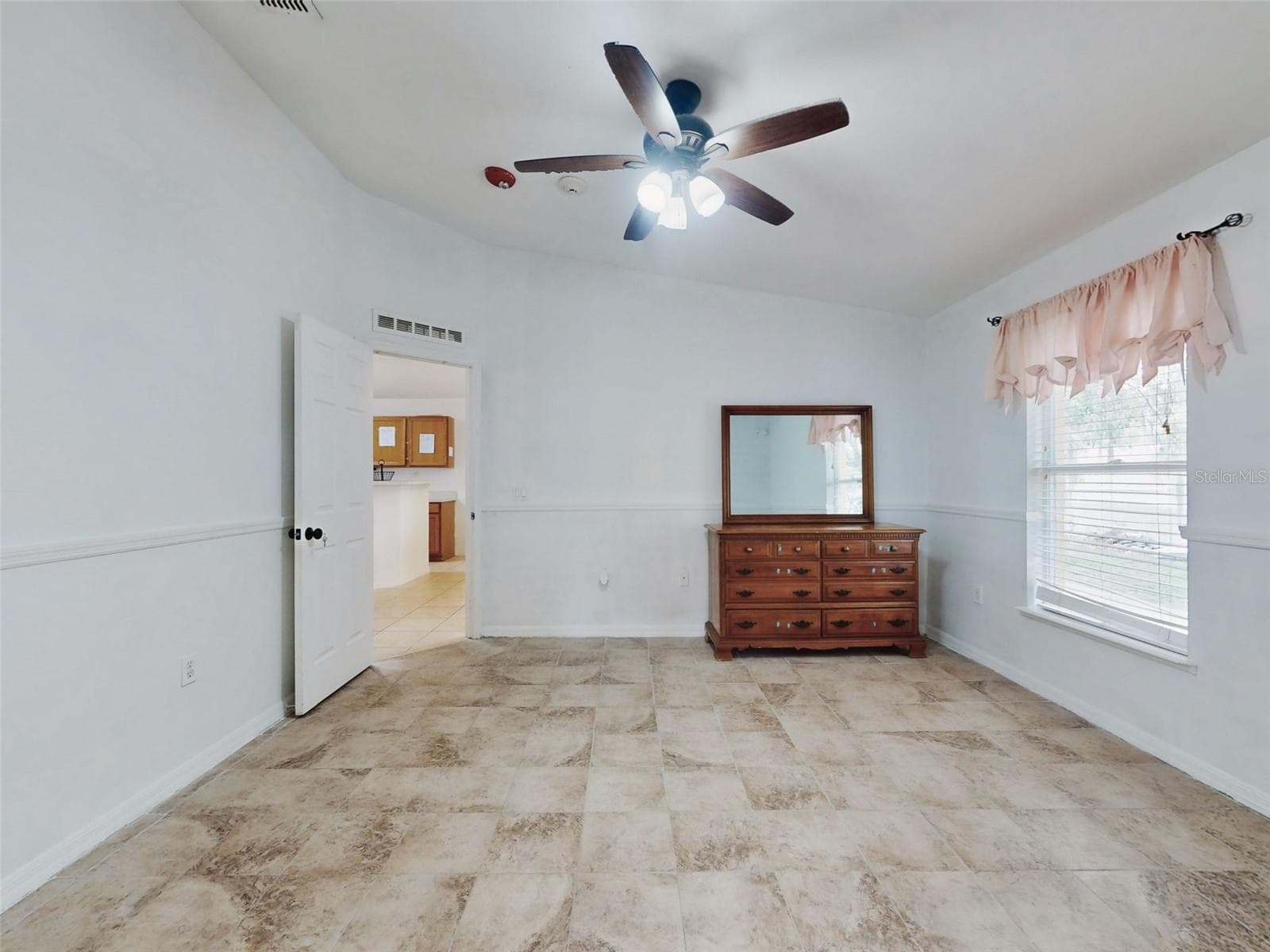 185 WINDING COVE AVENUE — photo 14 of 26