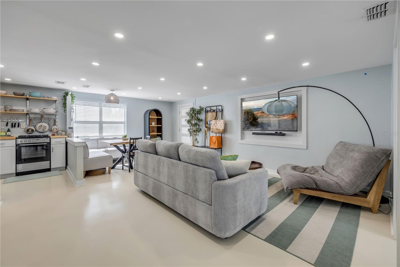 308 DUE EAST STREET — photo 8 of 90