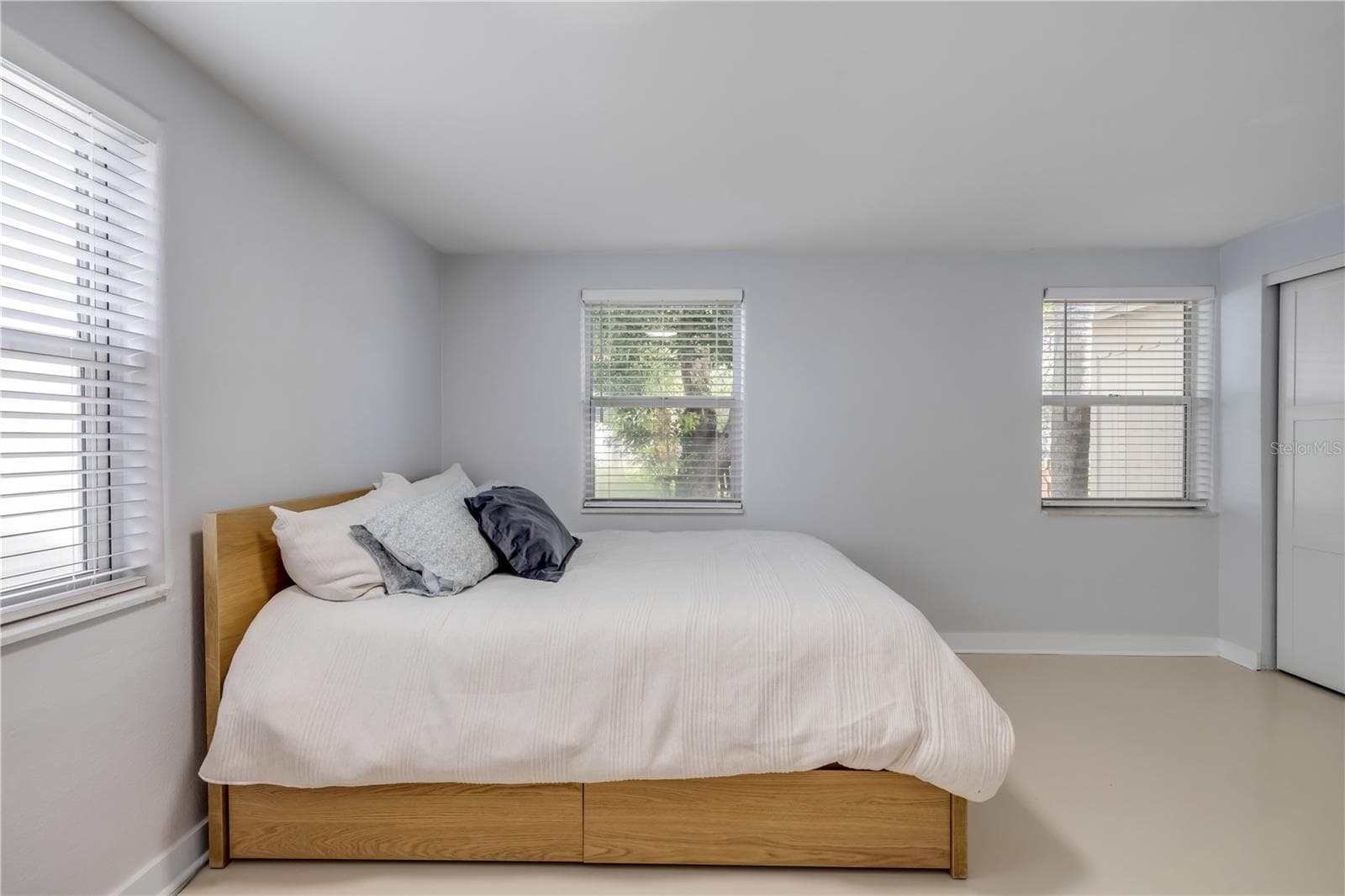308 DUE EAST STREET — photo 4 of 90