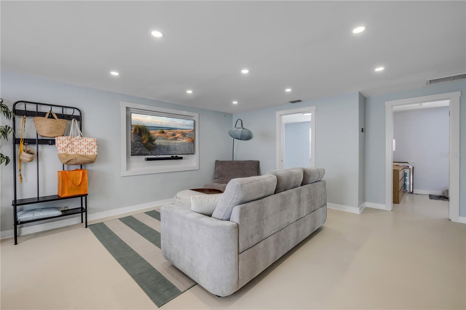 308 DUE EAST STREET — photo 6 of 90