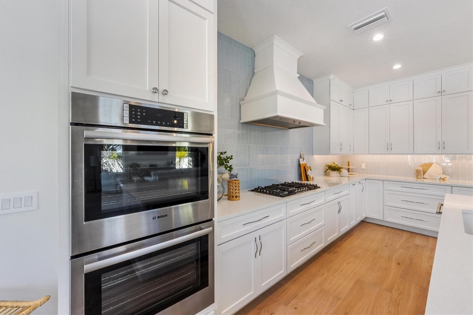764 JACARANDA ROAD — photo 7 of 47