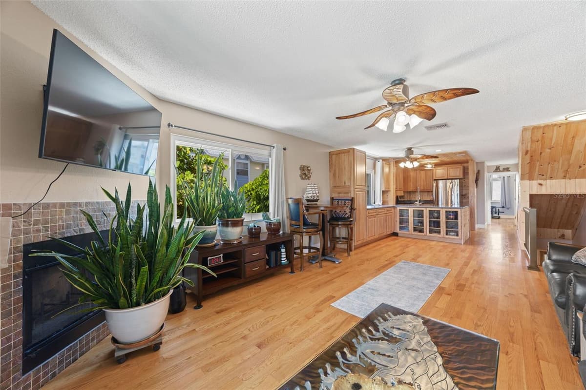 367 MADEIRA CIRCLE — photo 16 of 55