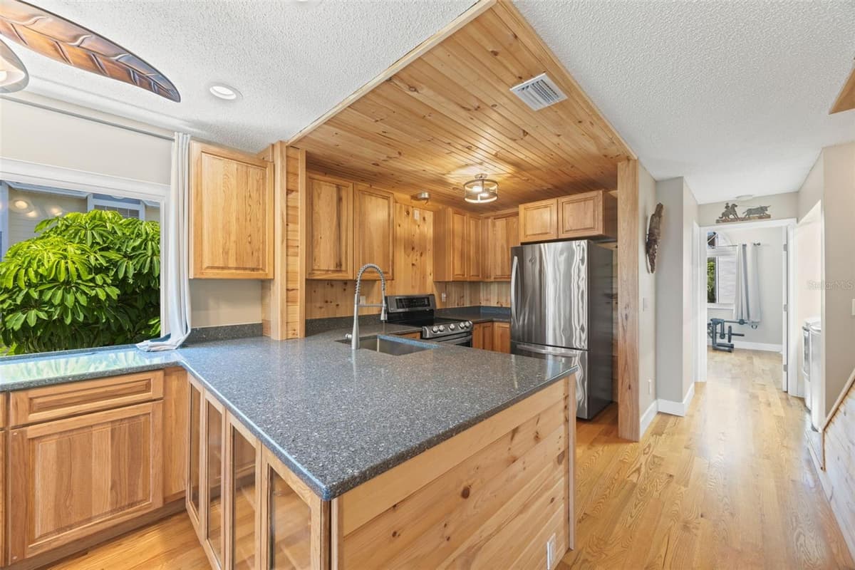 367 MADEIRA CIRCLE — photo 9 of 55