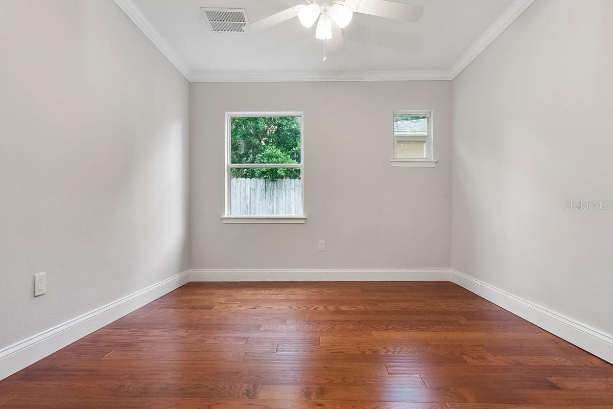 1505 CATHERINE STREET — photo 17 of 54