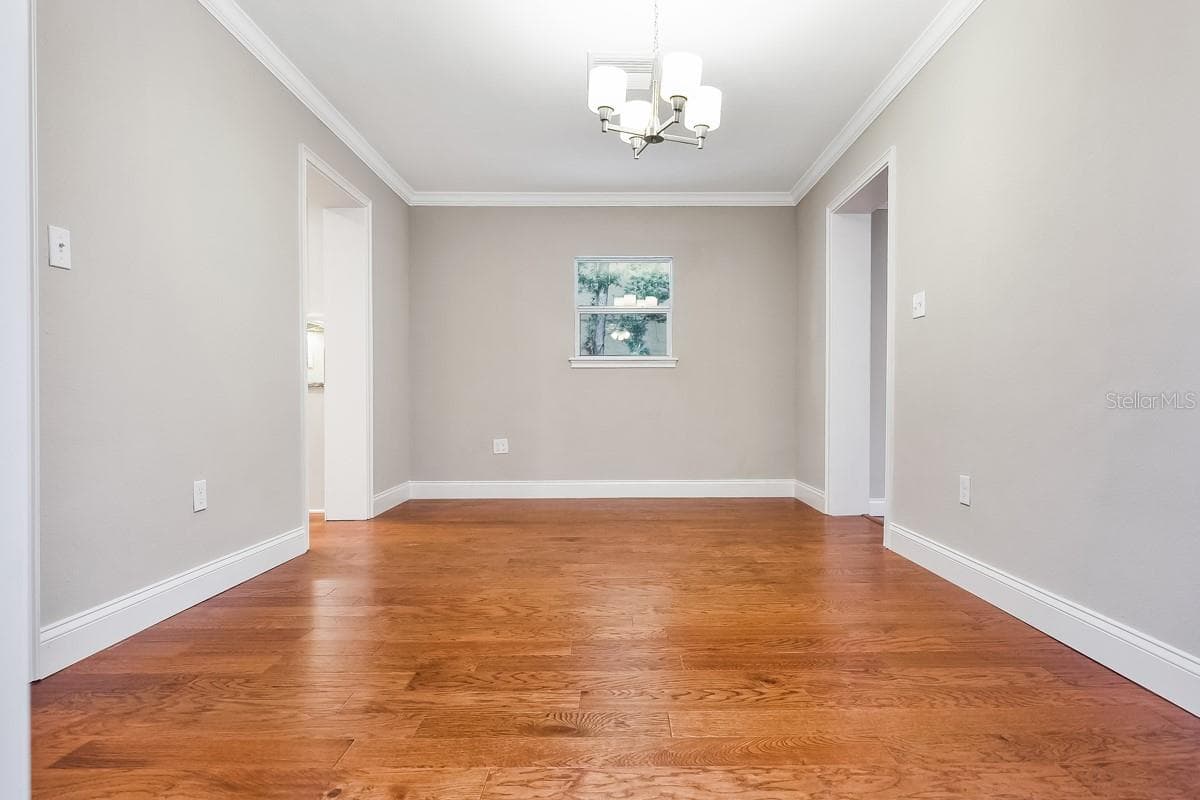 1505 CATHERINE STREET — photo 11 of 54