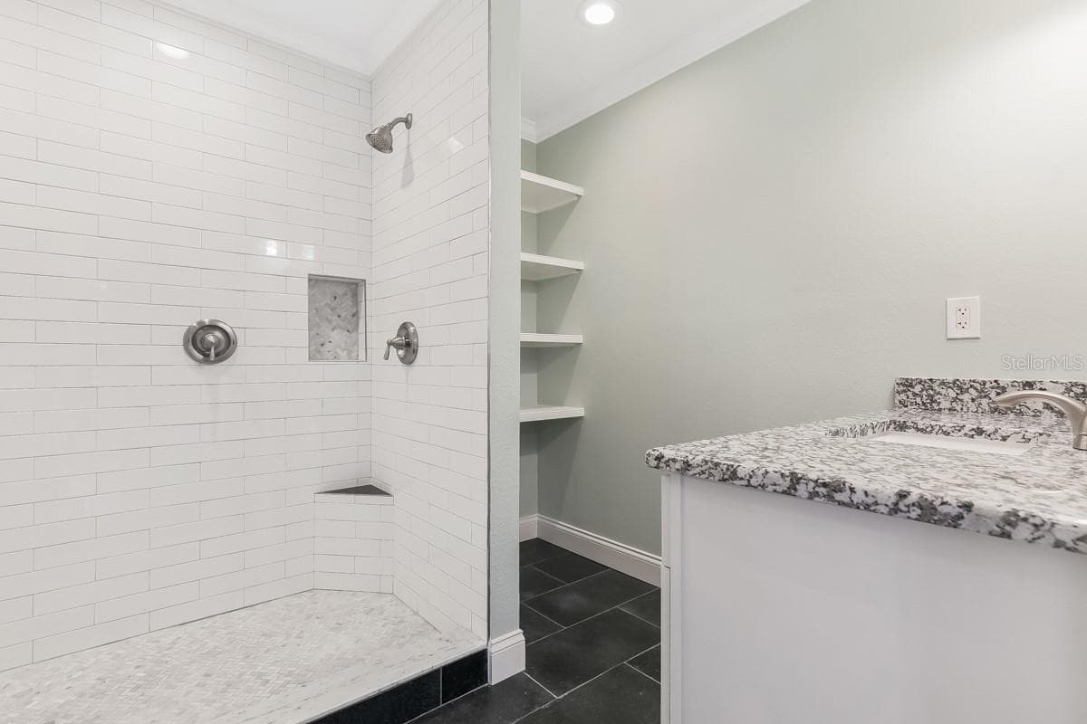 1505 CATHERINE STREET — photo 14 of 54