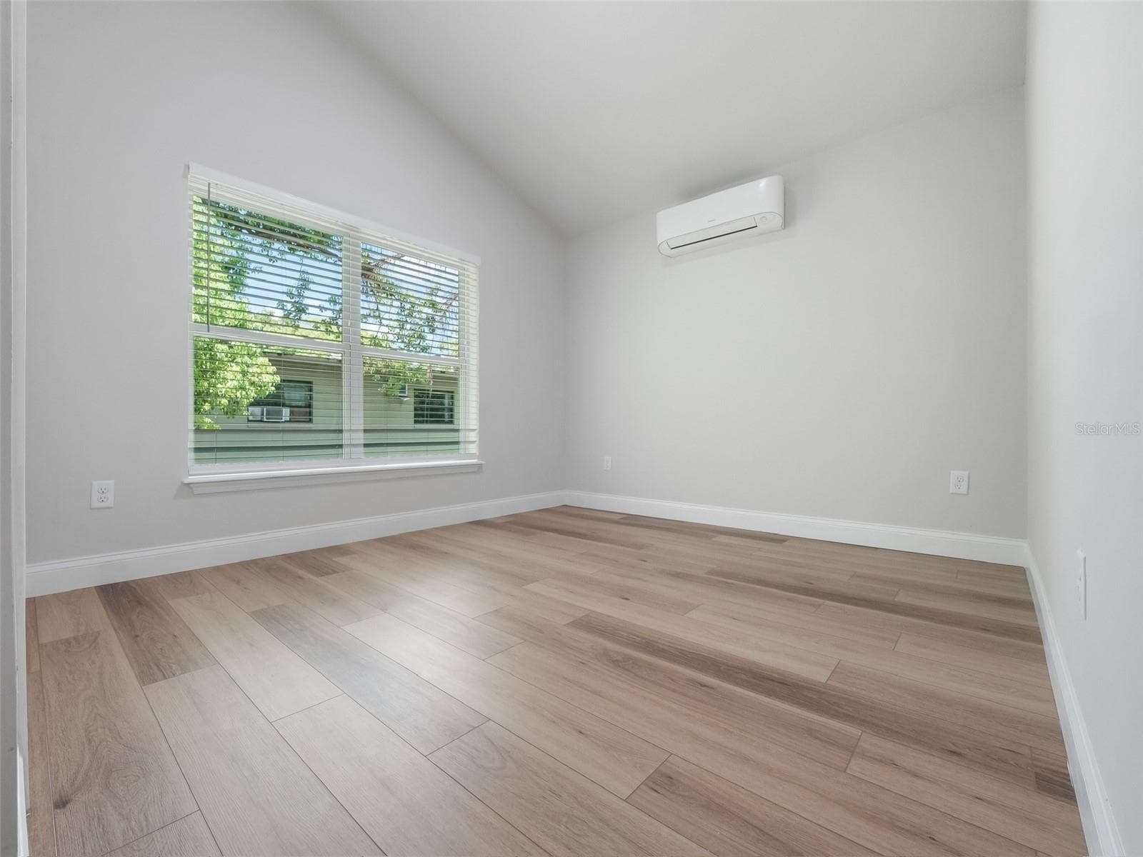 1505 CATHERINE STREET — photo 46 of 54