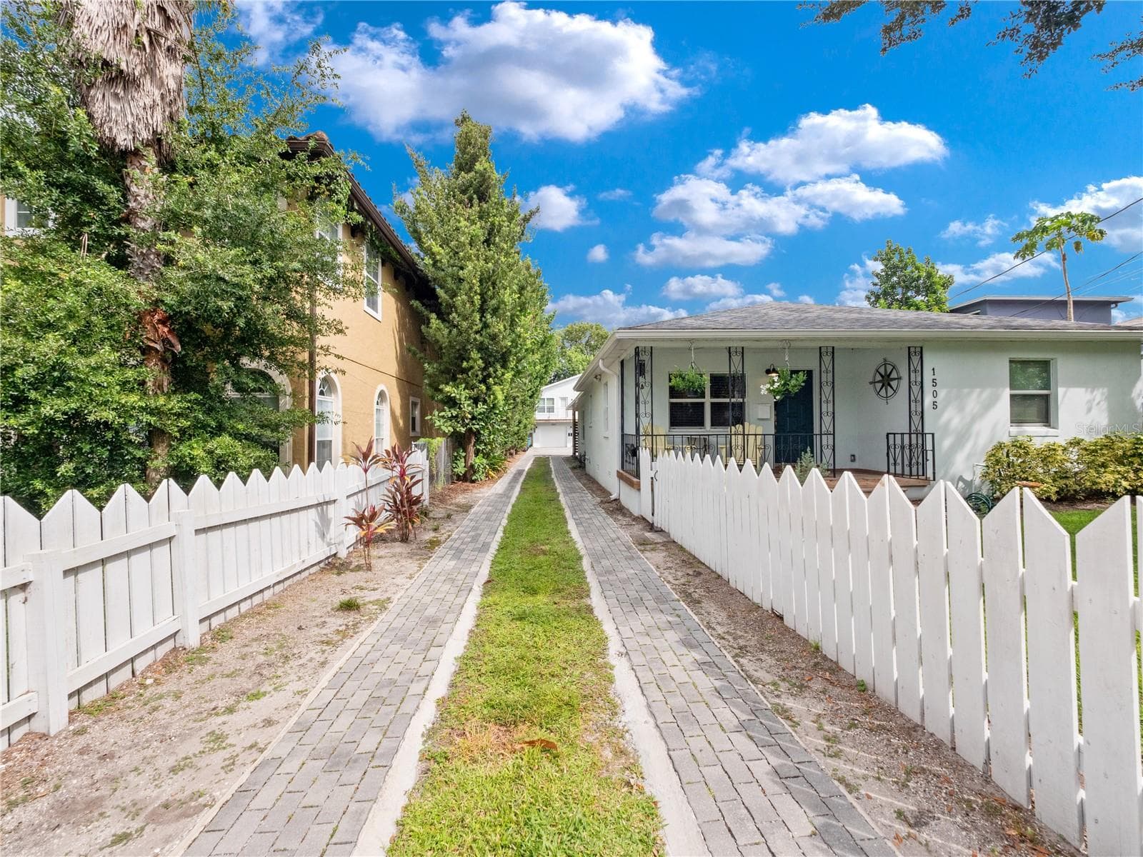 1505 CATHERINE STREET — photo 3 of 54