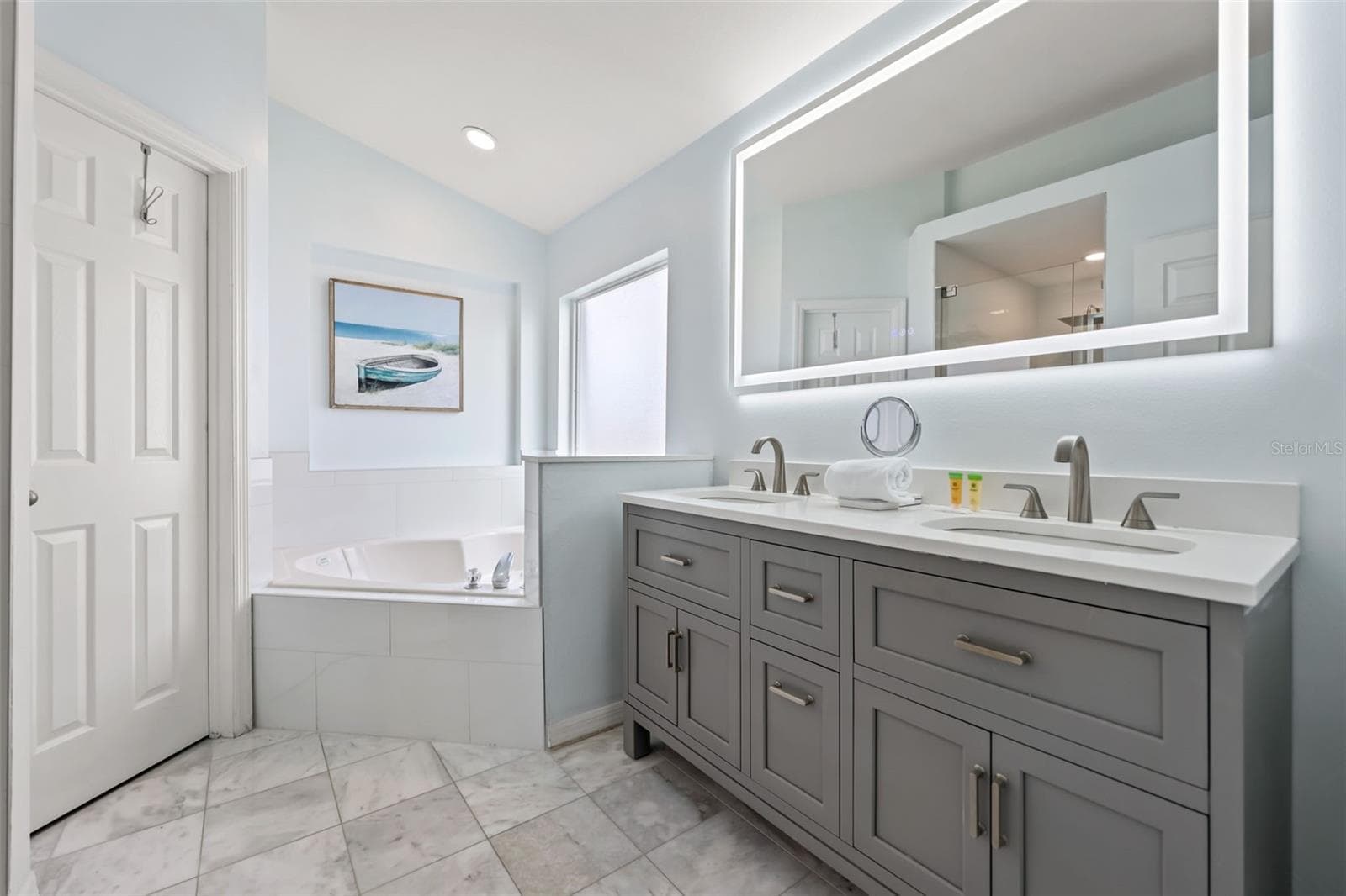 948 LAKE BERKLEY DRIVE — photo 14 of 37