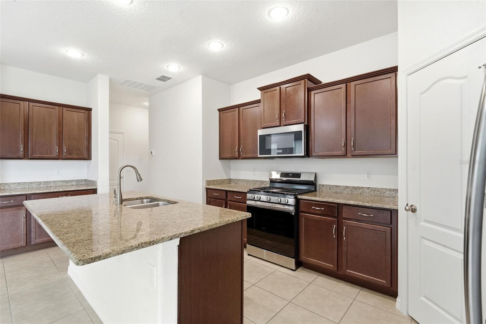 315 FREESIA COURT — photo 21 of 40