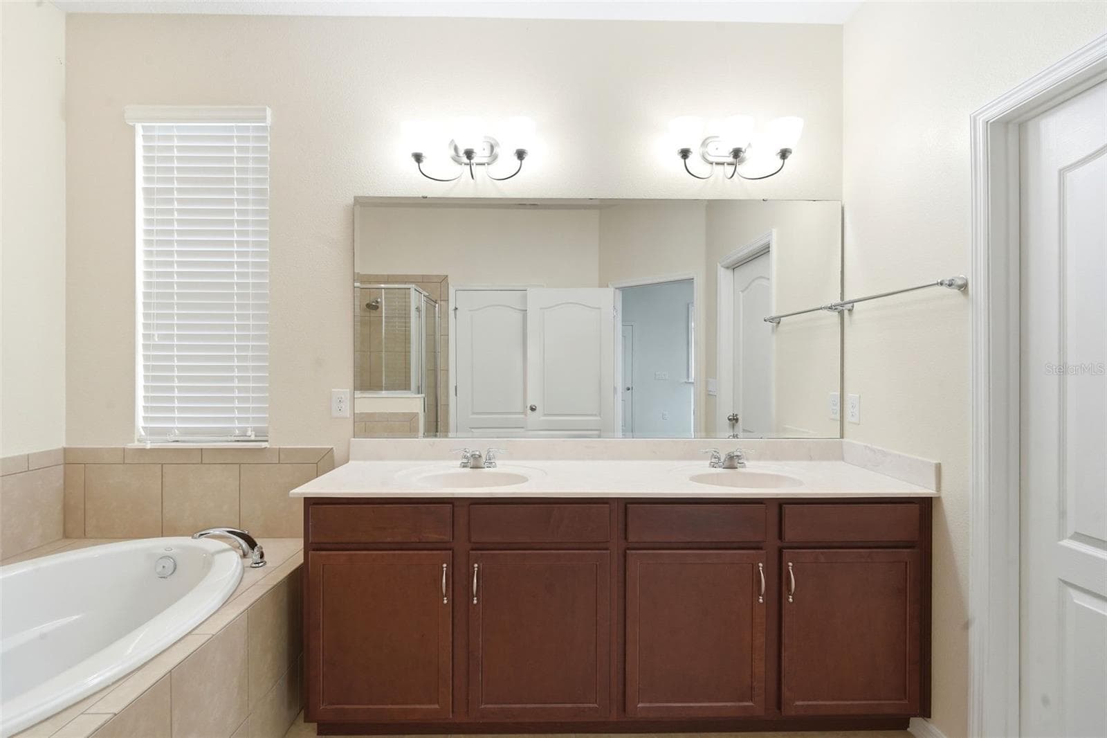 315 FREESIA COURT — photo 28 of 40