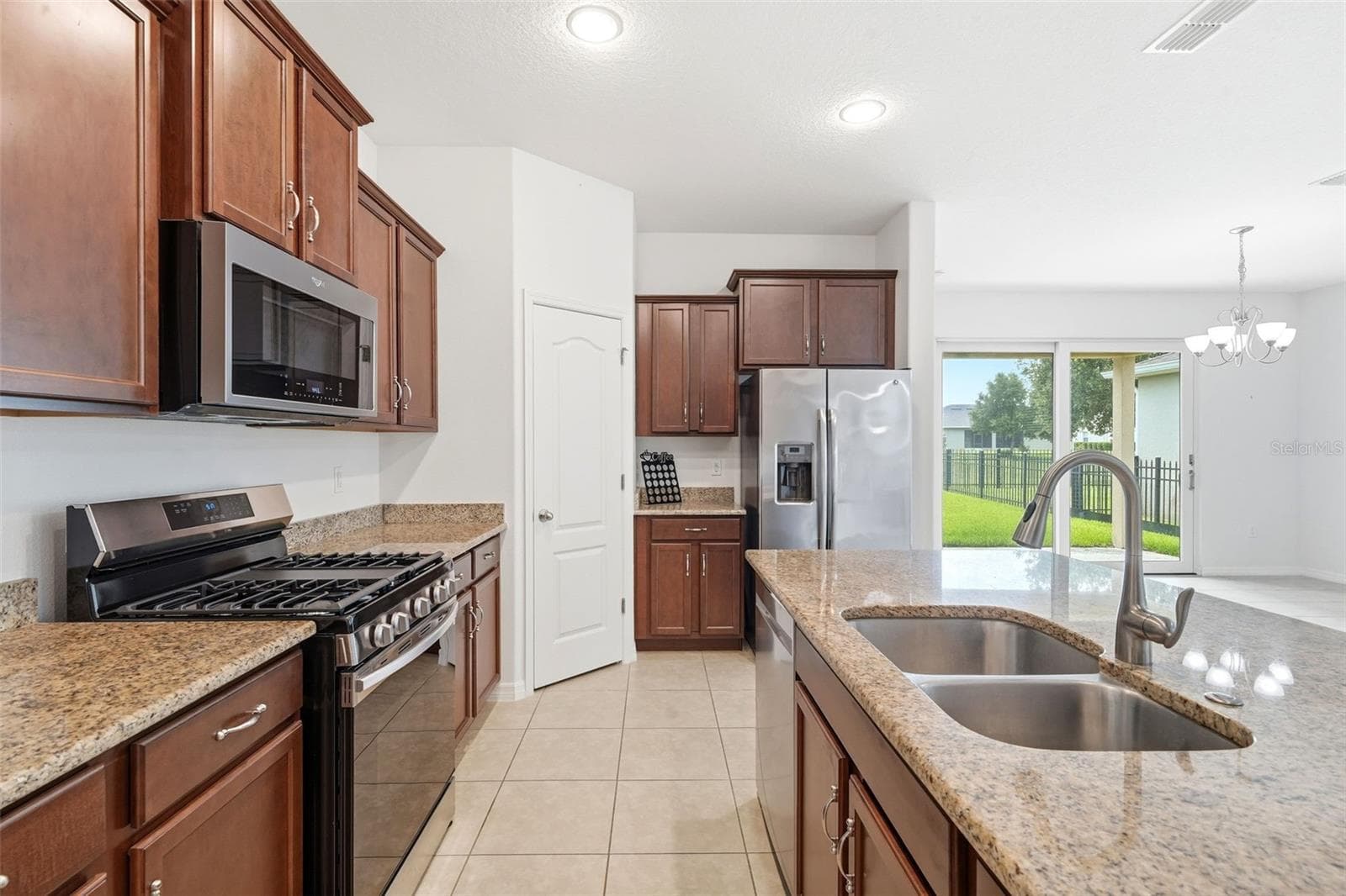 315 FREESIA COURT — photo 24 of 40