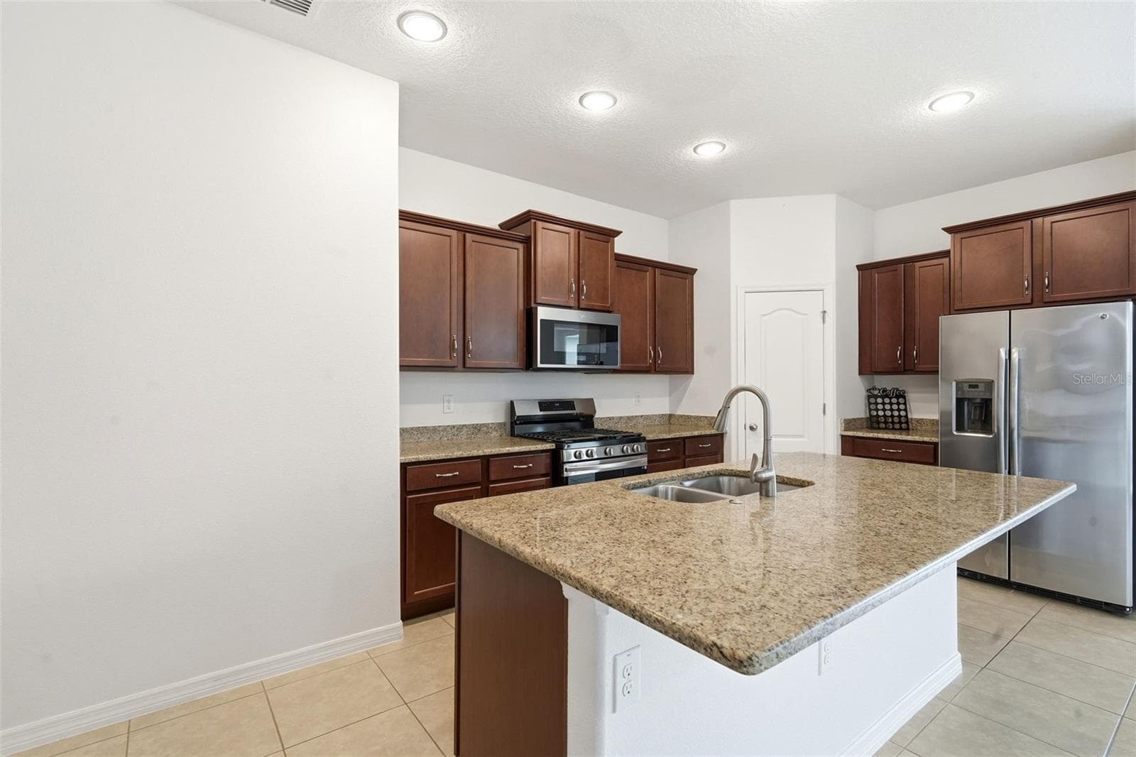 315 FREESIA COURT — photo 23 of 40
