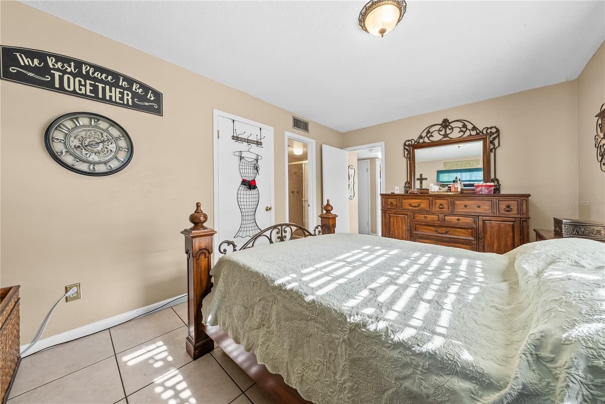 2208 GARDENIA WAY — photo 7 of 28