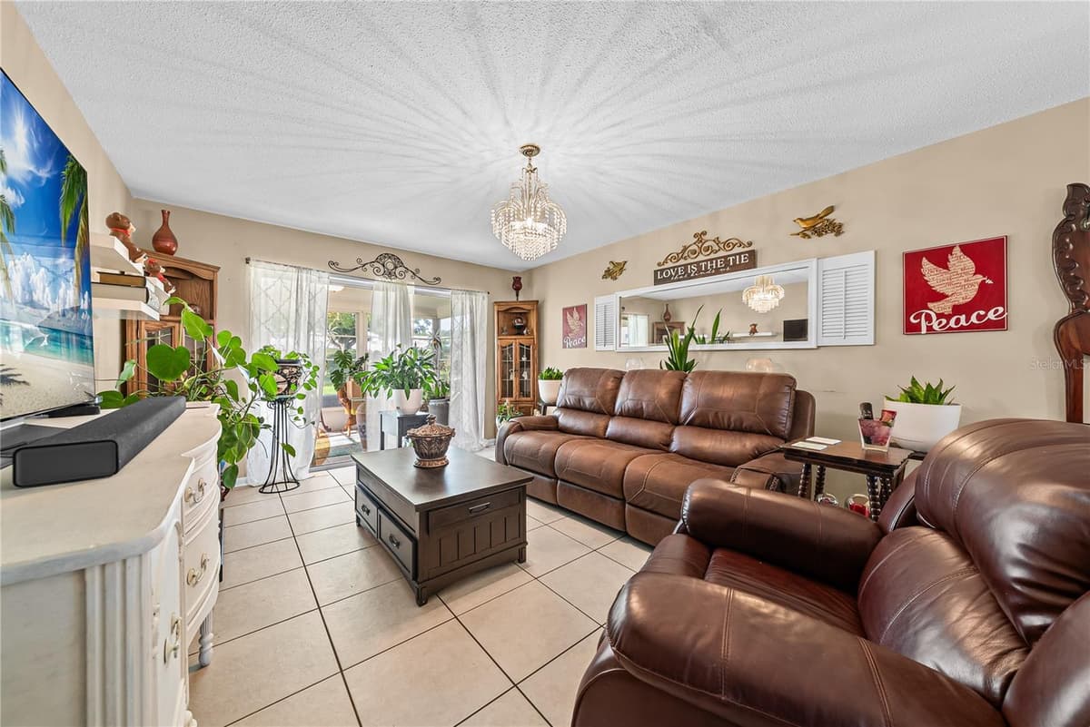 2208 GARDENIA WAY — photo 12 of 28