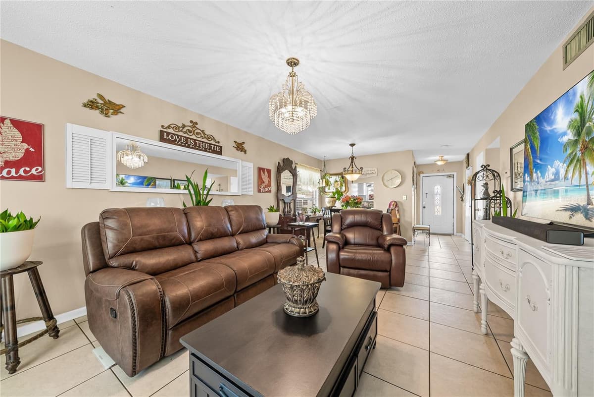 2208 GARDENIA WAY — photo 14 of 28