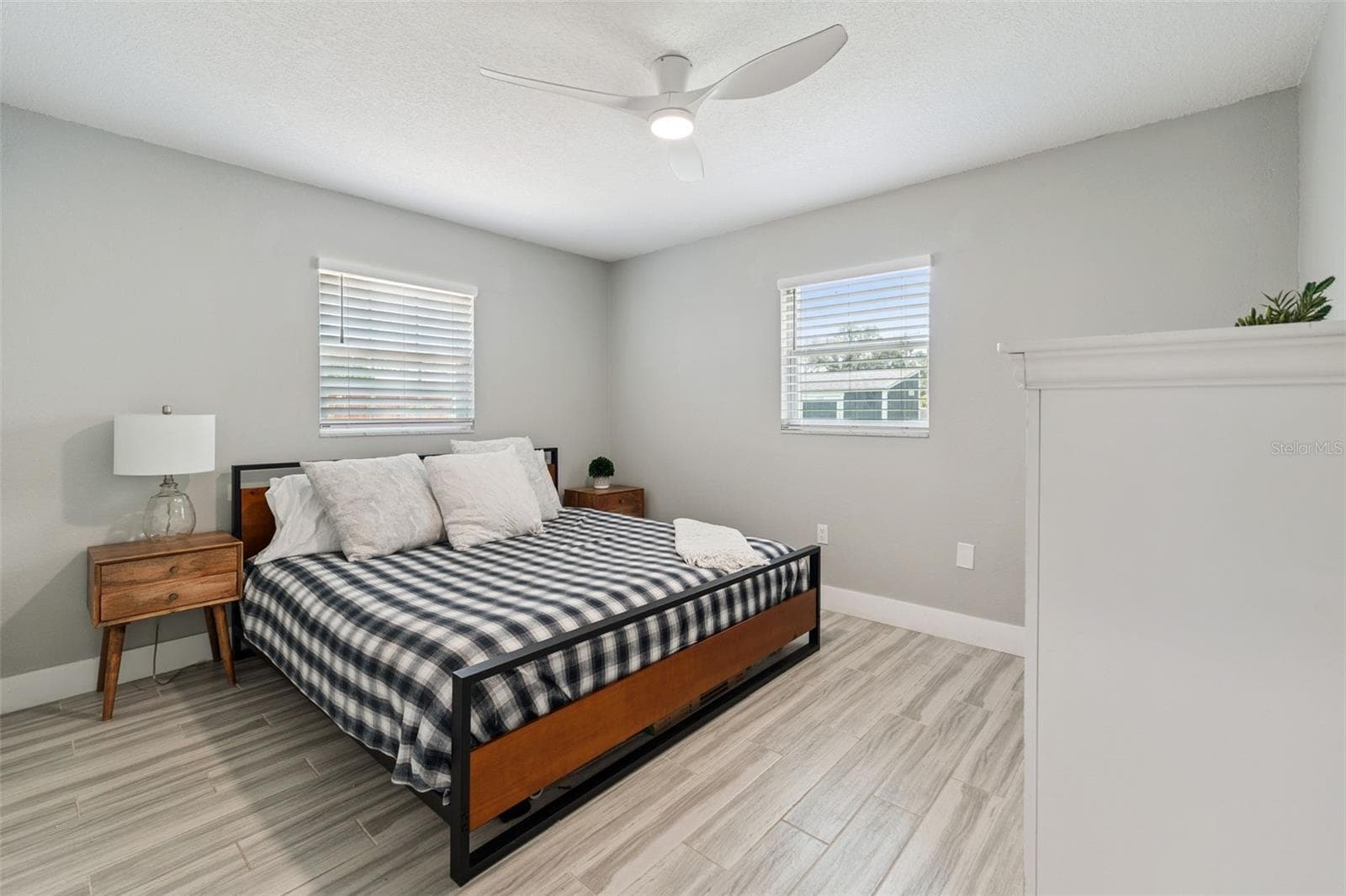 302 COMANCHE AVENUE — photo 18 of 33