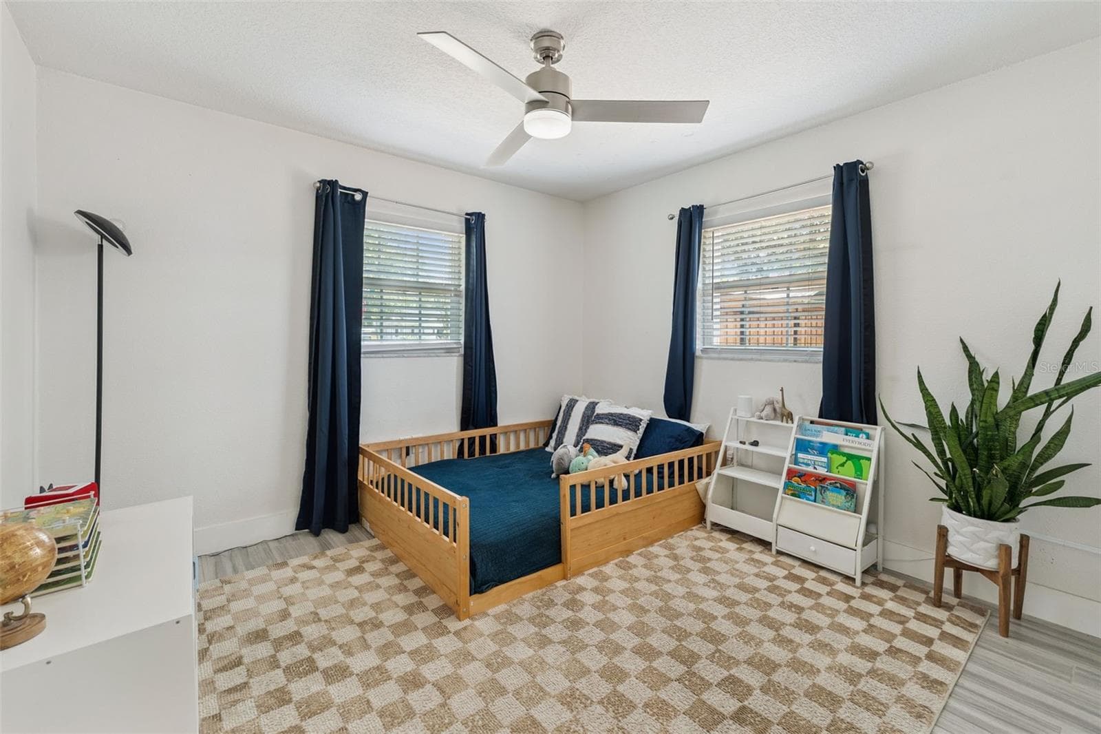 302 COMANCHE AVENUE — photo 13 of 33