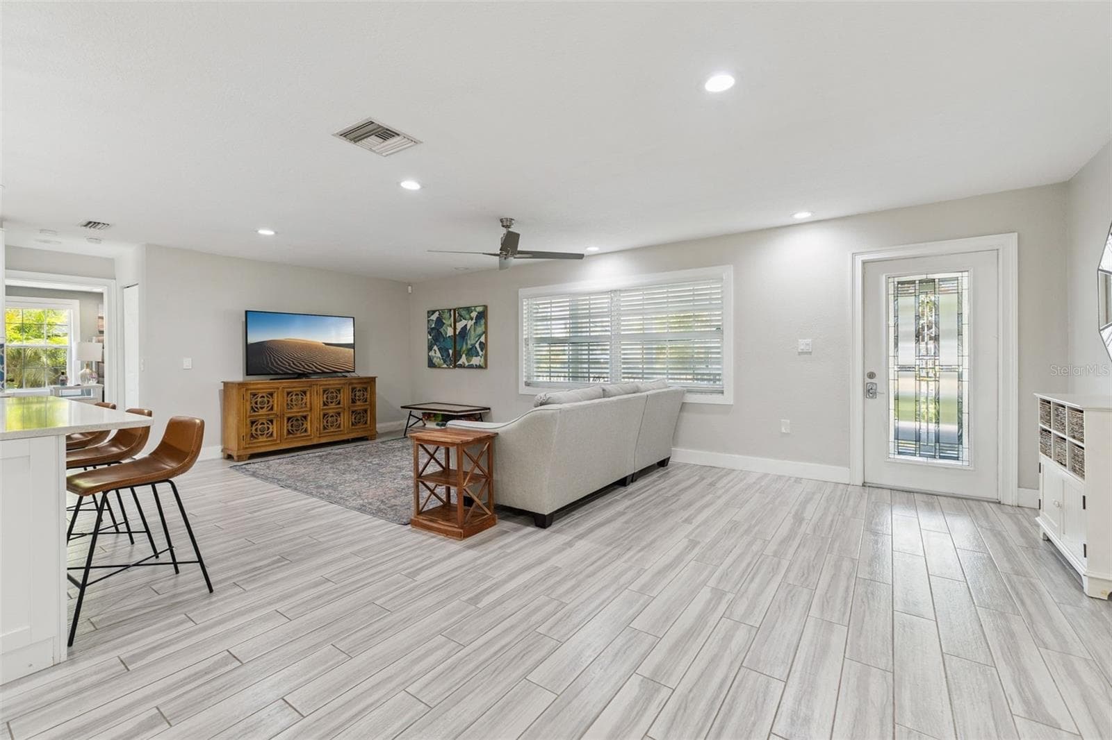 302 COMANCHE AVENUE — photo 9 of 33