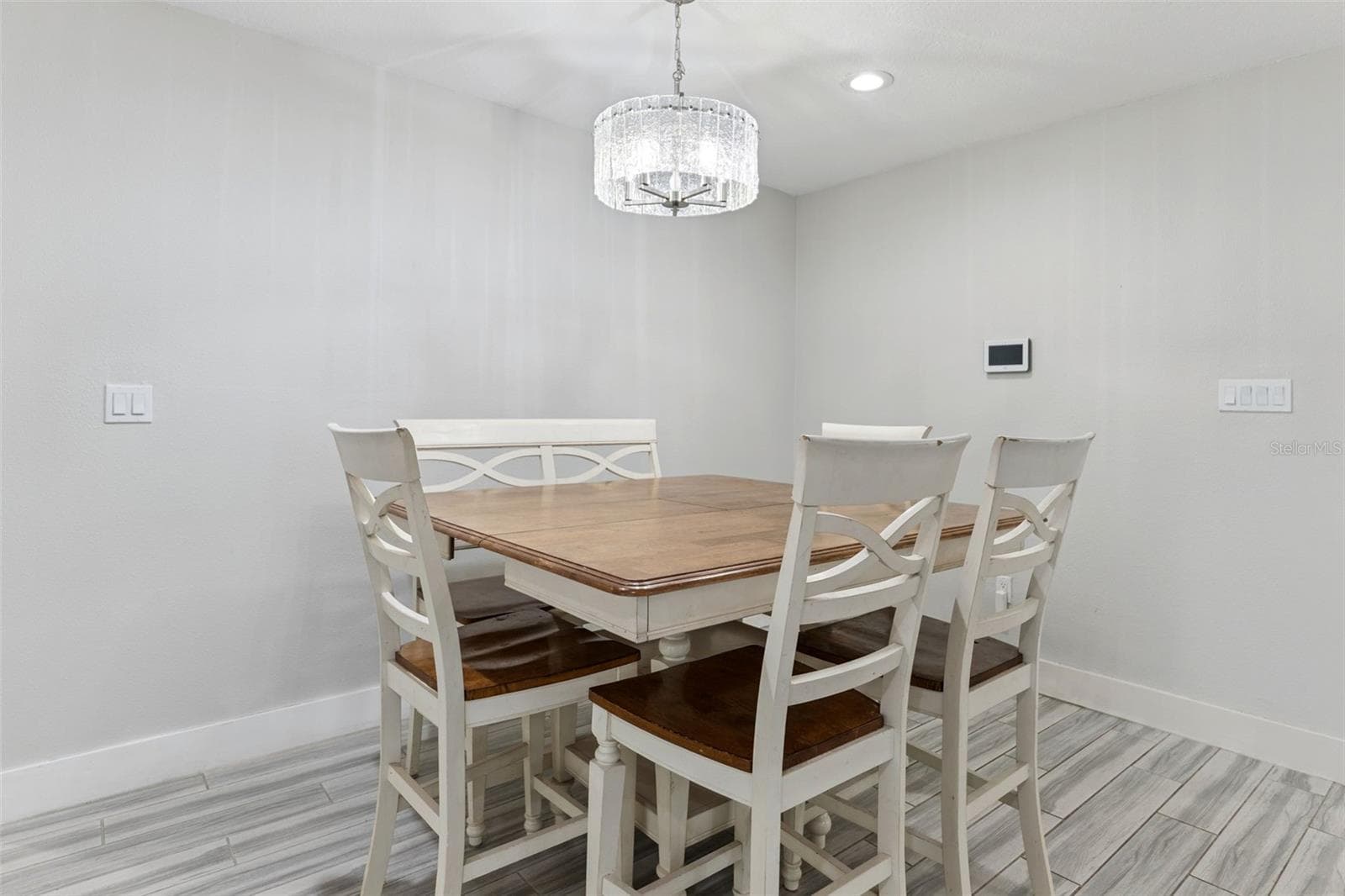 302 COMANCHE AVENUE — photo 4 of 33