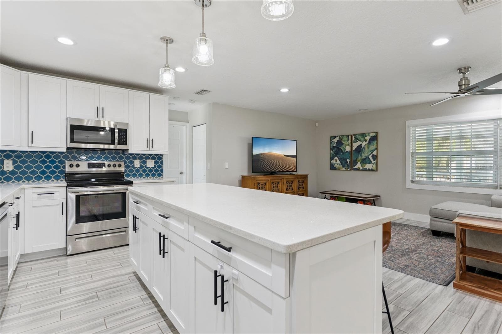 302 COMANCHE AVENUE — photo 8 of 33