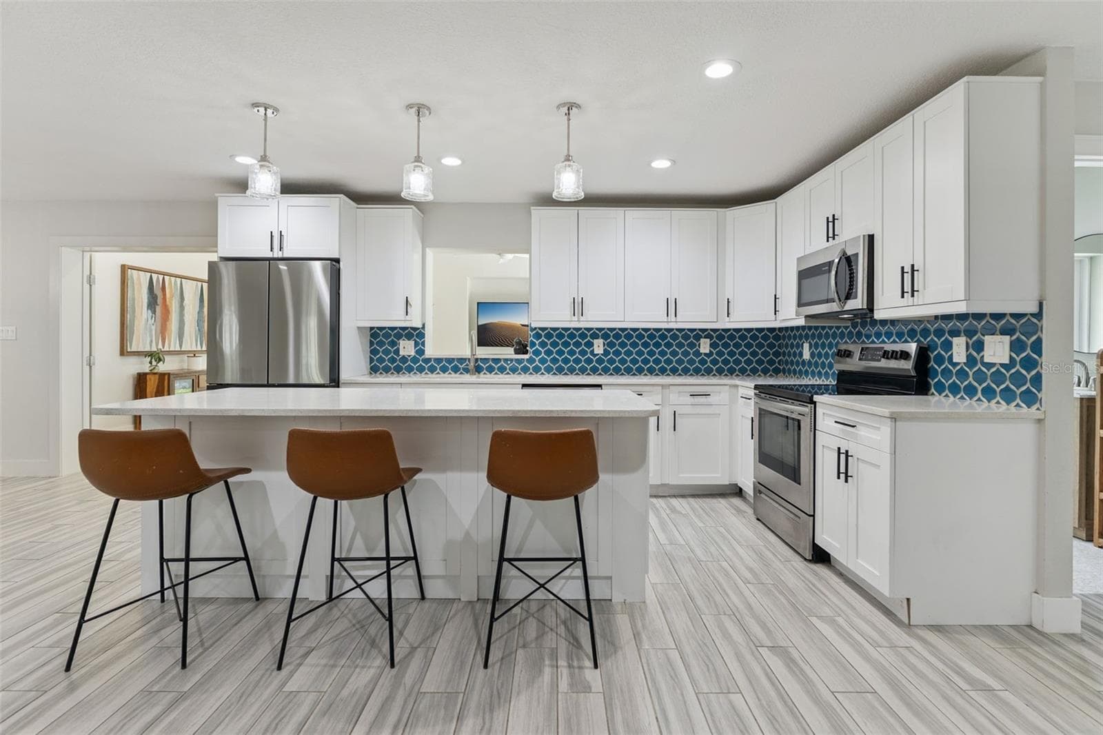 302 COMANCHE AVENUE — photo 6 of 33