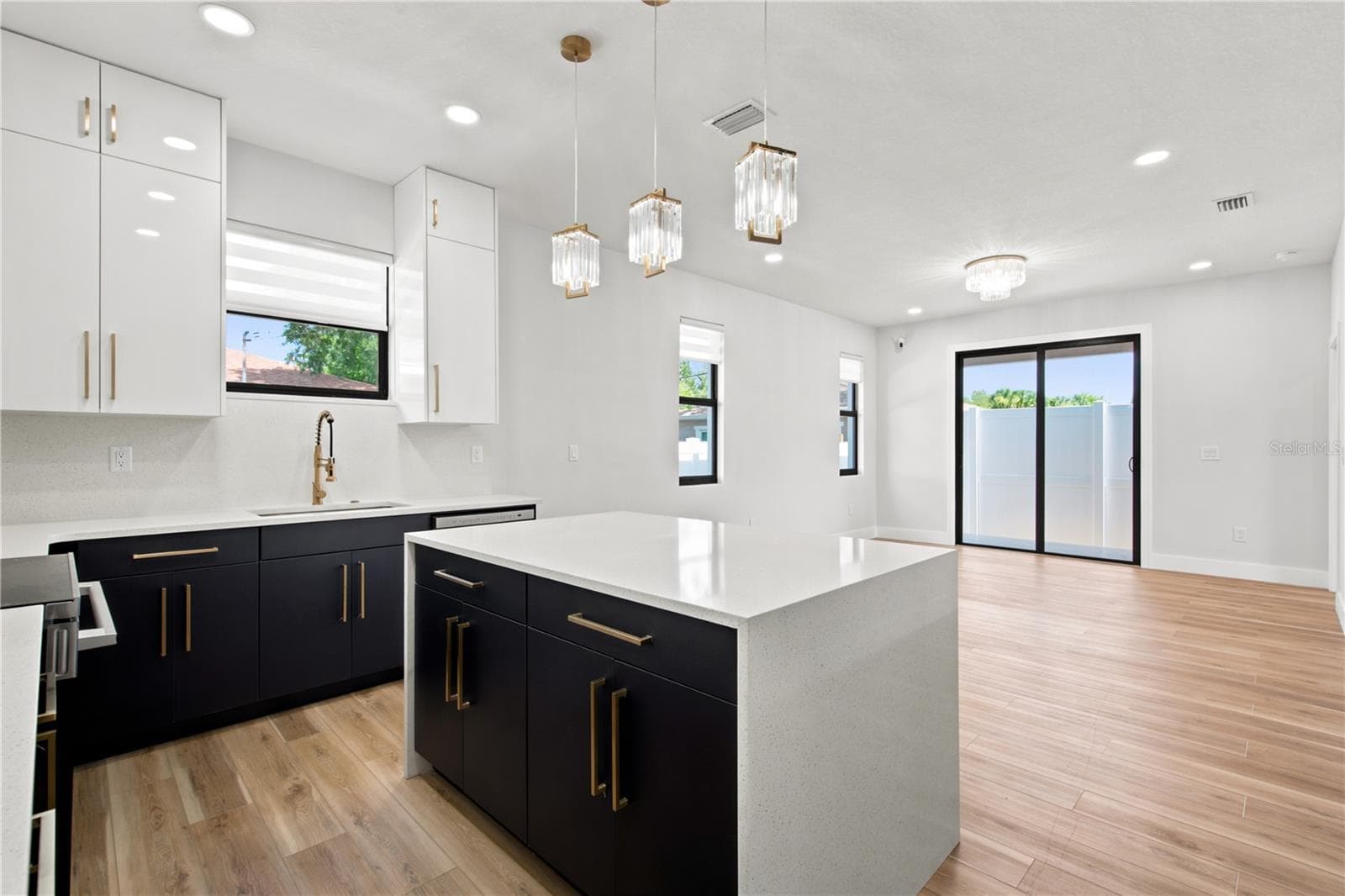 1121 ENGMAN STREET — photo 33 of 44