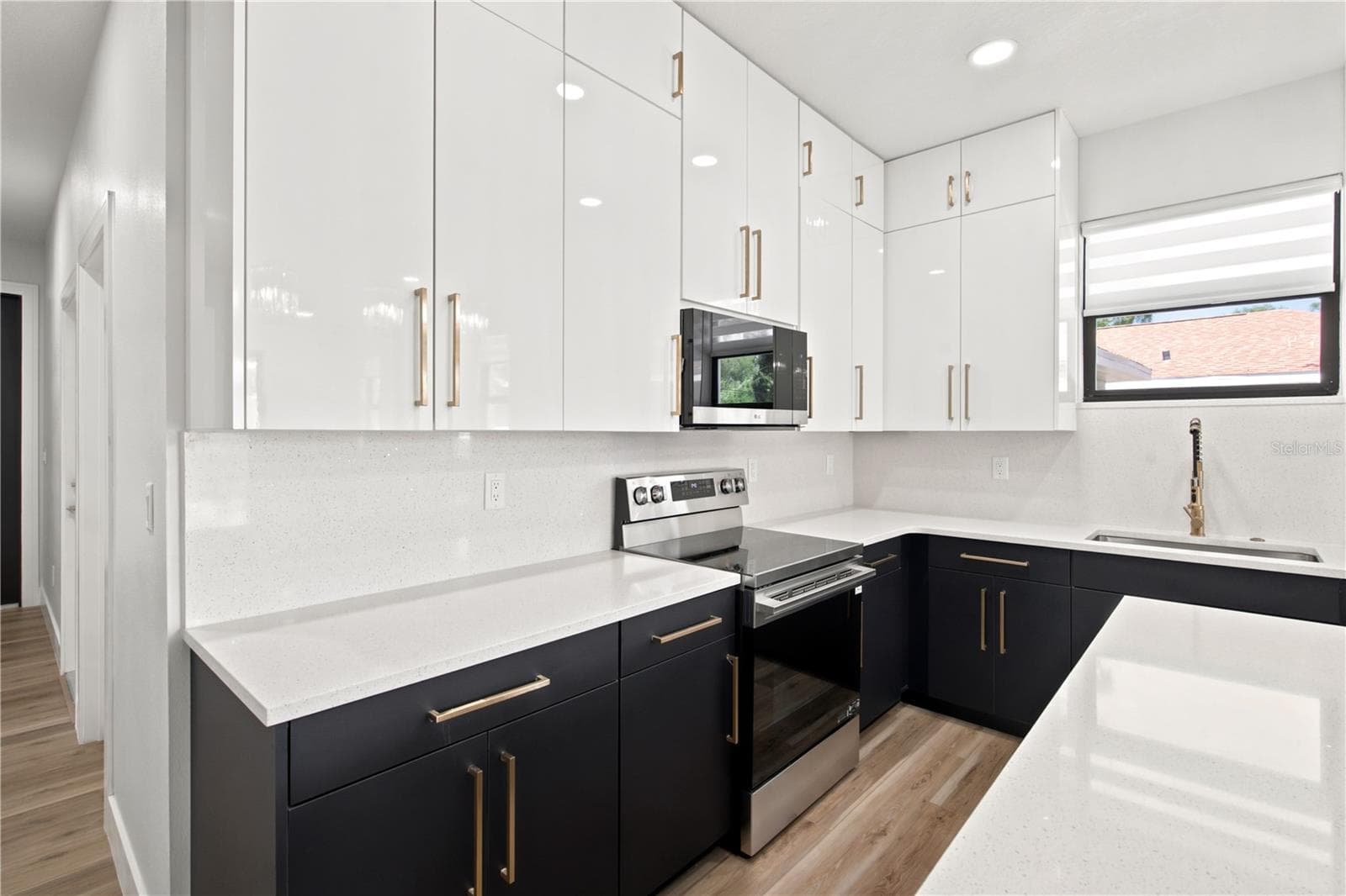 1121 ENGMAN STREET — photo 9 of 44