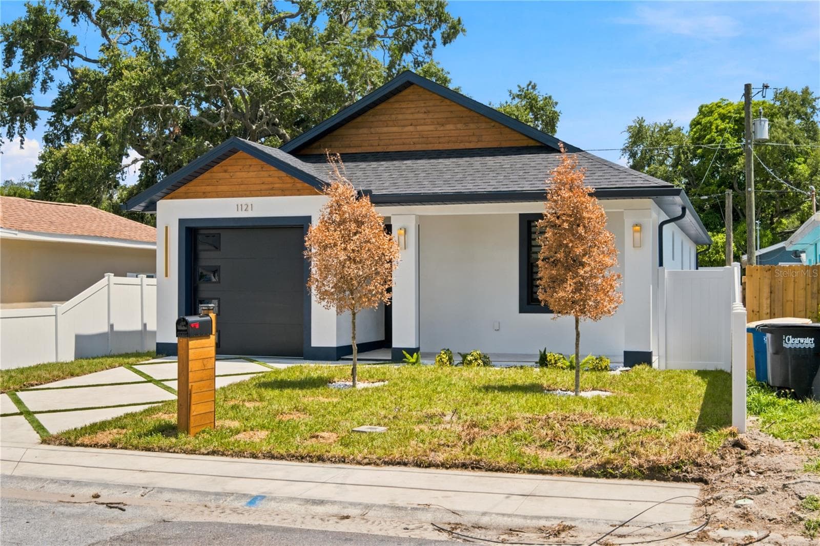 1121 ENGMAN STREET — photo 3 of 44