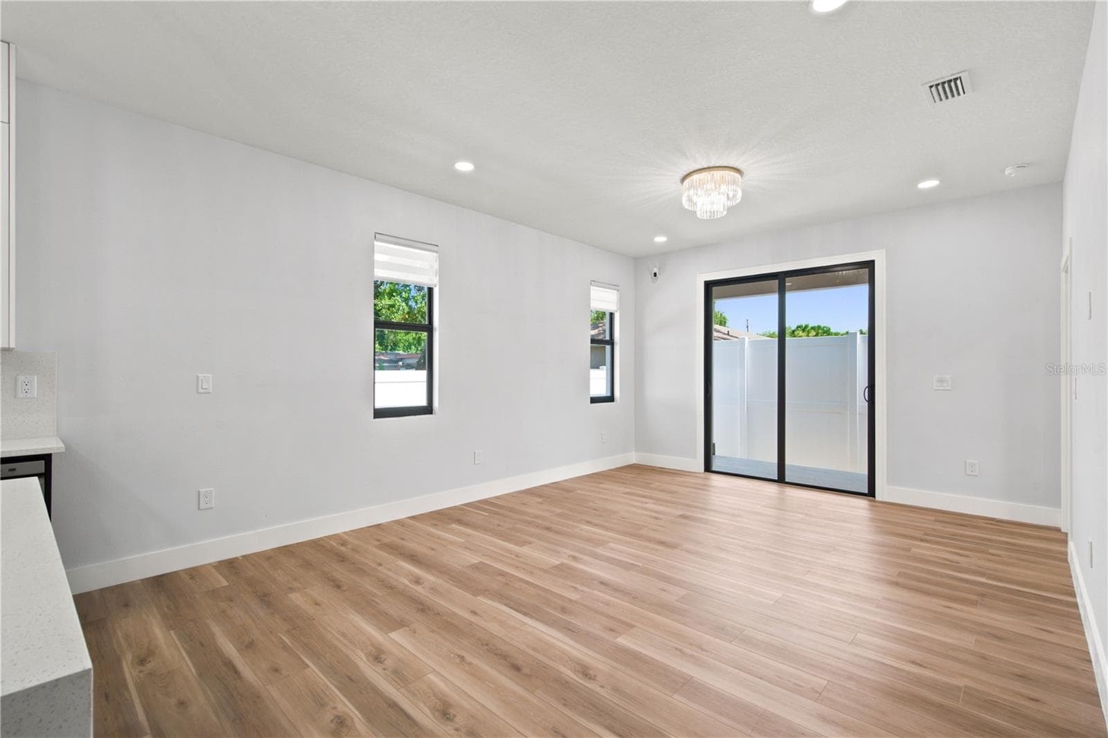 1121 ENGMAN STREET — photo 14 of 44