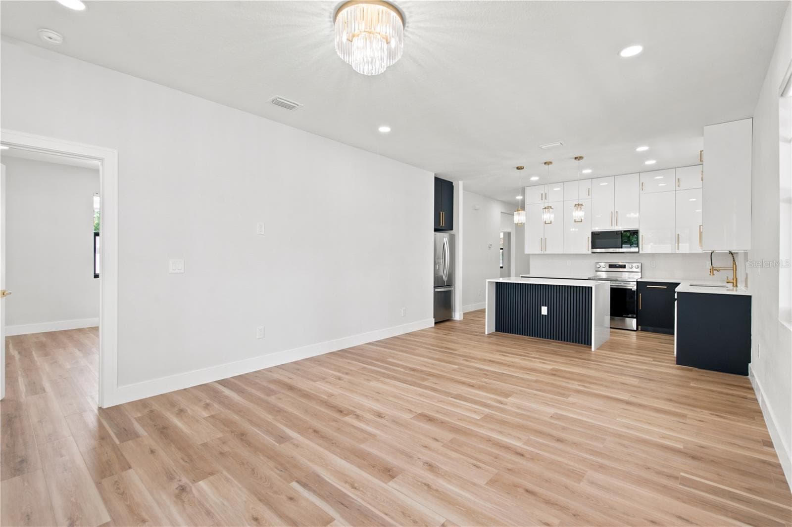 1121 ENGMAN STREET — photo 12 of 44