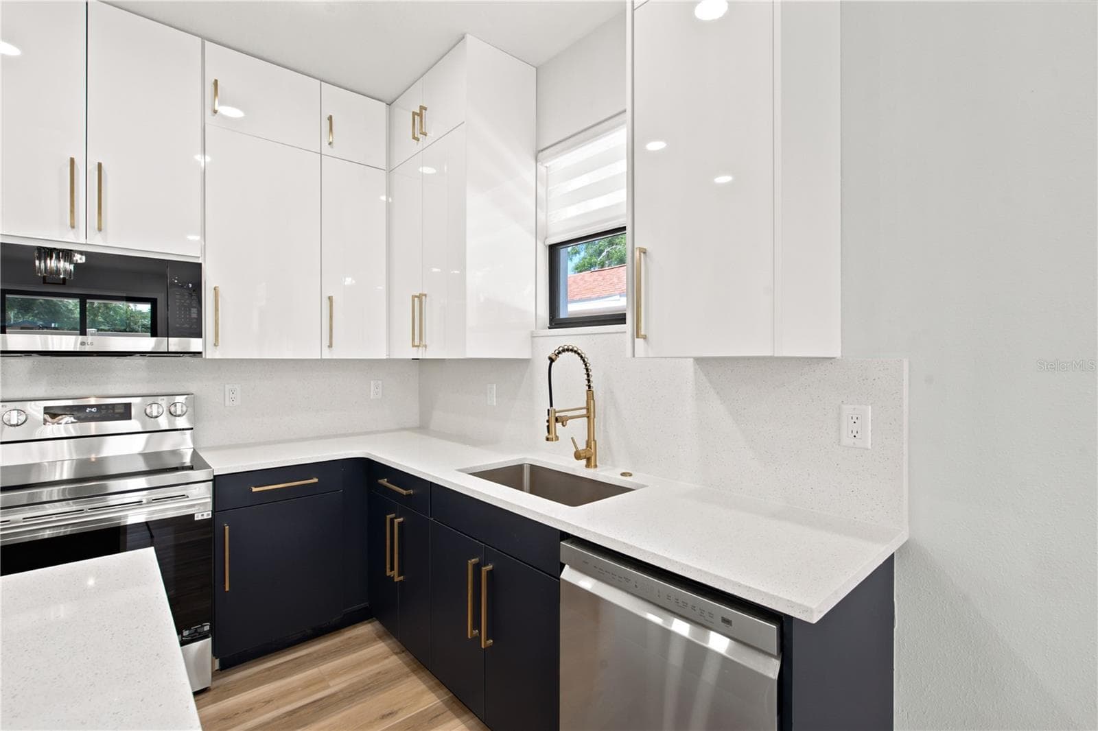 1121 ENGMAN STREET — photo 8 of 44