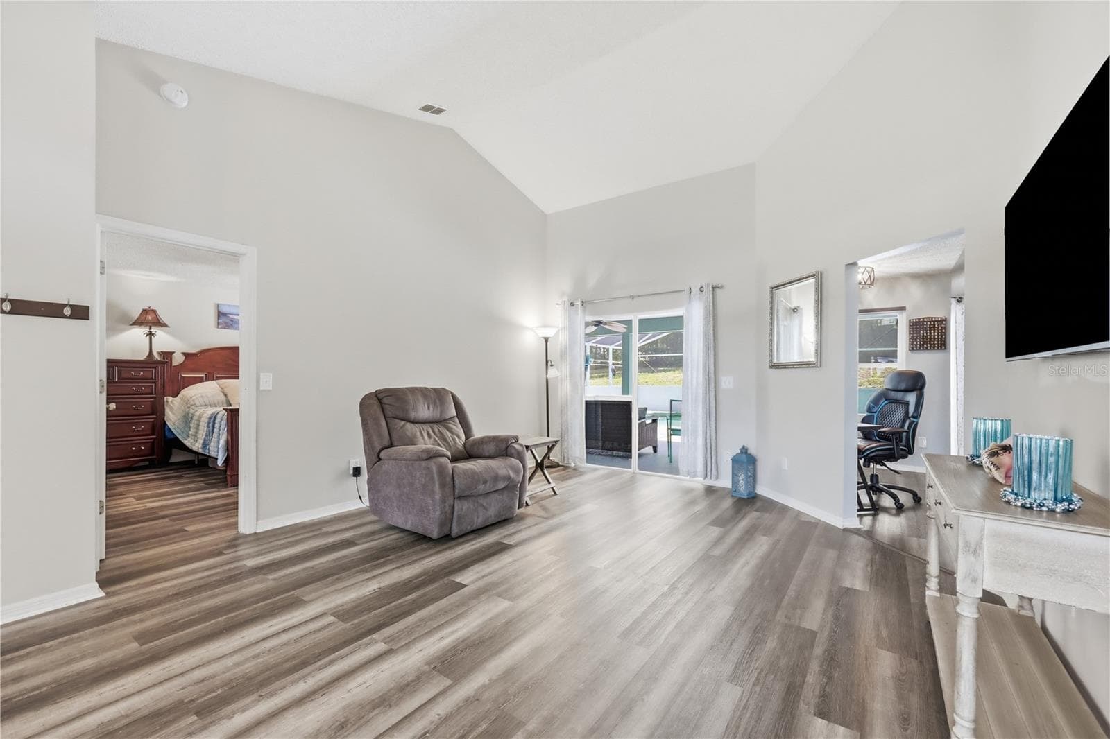 18224 APSHAWA ROAD — photo 7 of 56