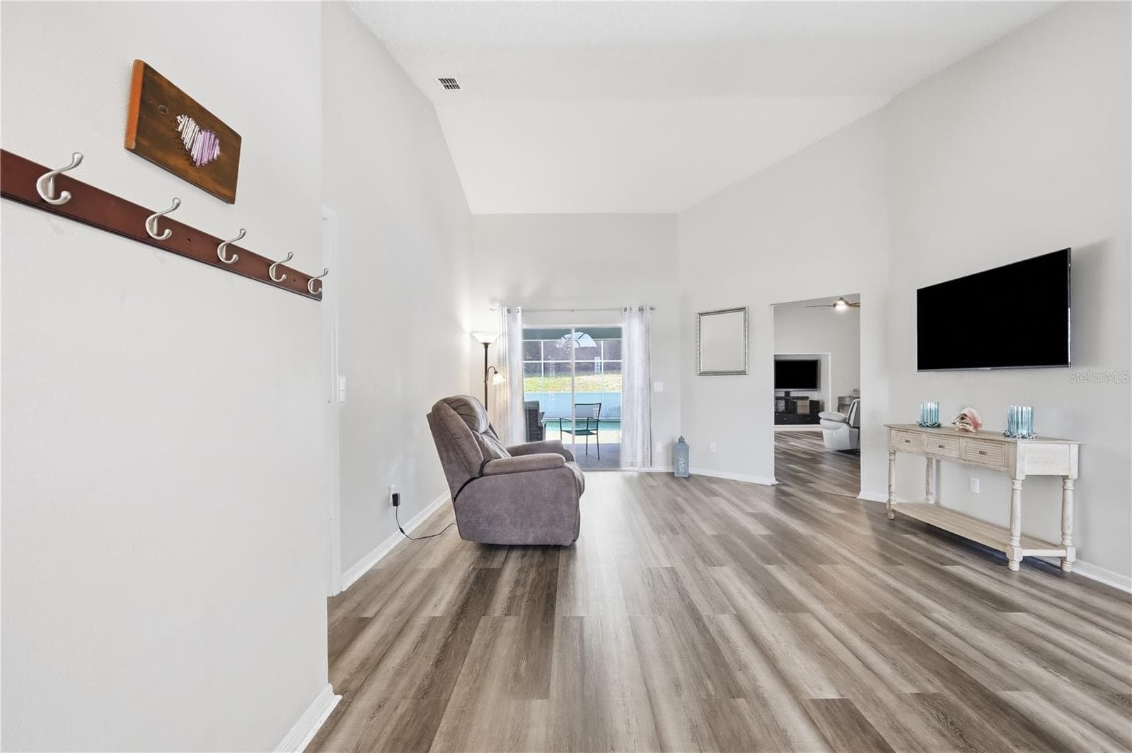 18224 APSHAWA ROAD — photo 6 of 56