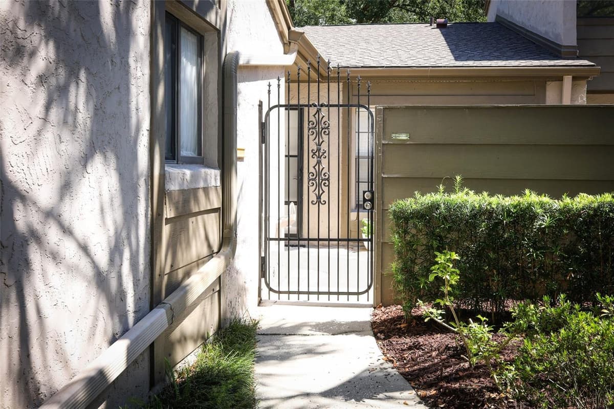 455 MEADOWOOD BOULEVARD — photo 4 of 26
