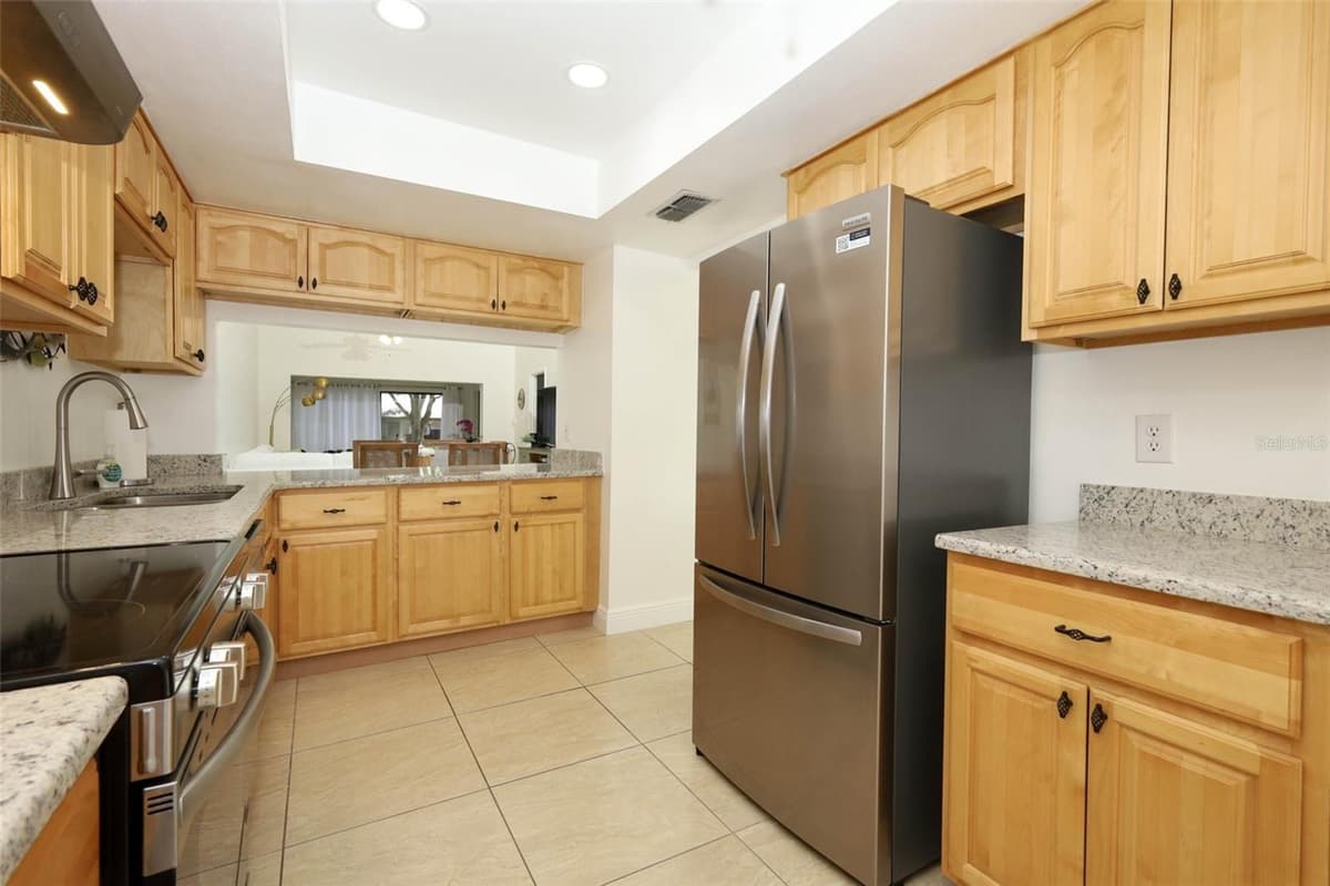 455 MEADOWOOD BOULEVARD — photo 7 of 26