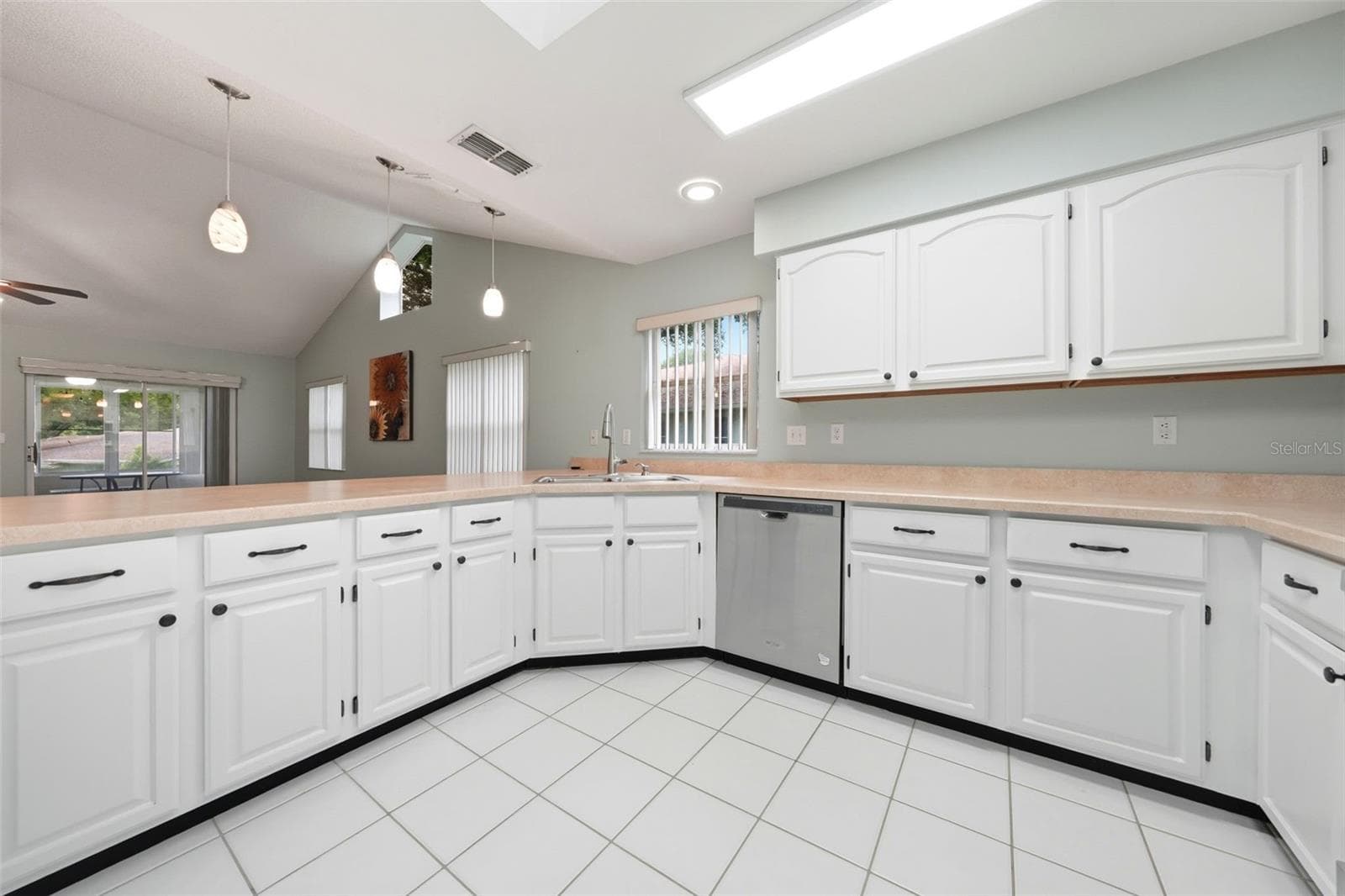8928 VILLAGE GREEN BOULEVARD — photo 9 of 31