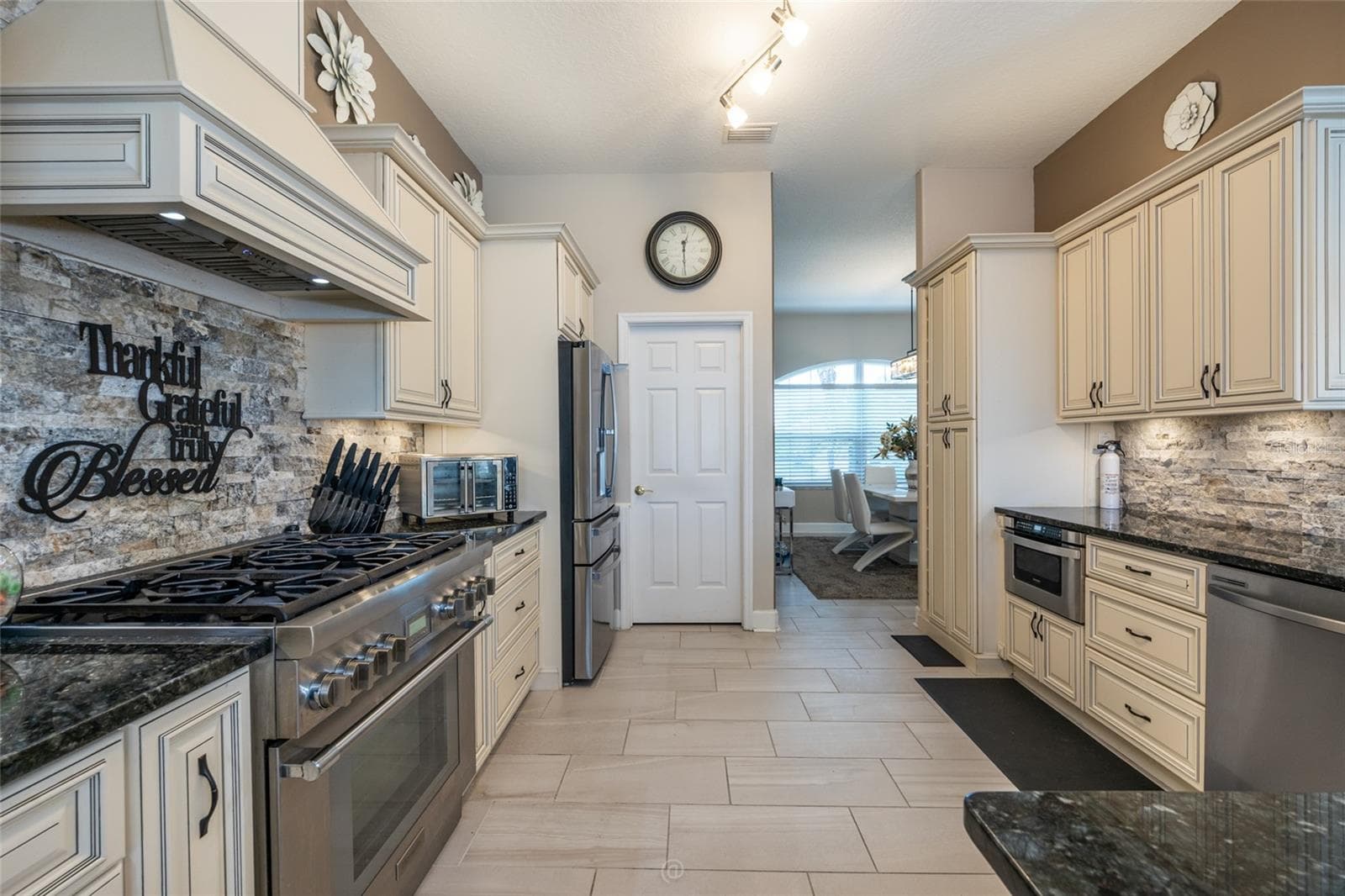 18 MOUNT VERNON LANE — photo 16 of 51