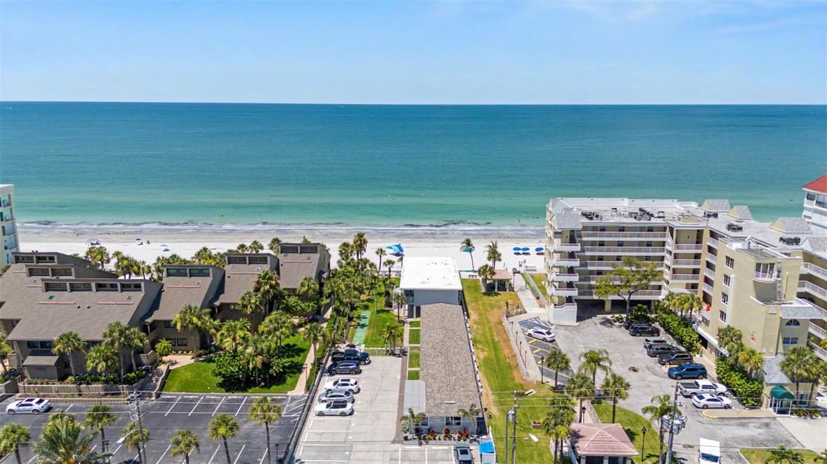 16850 GULF BOULEVARD — photo 17 of 29
