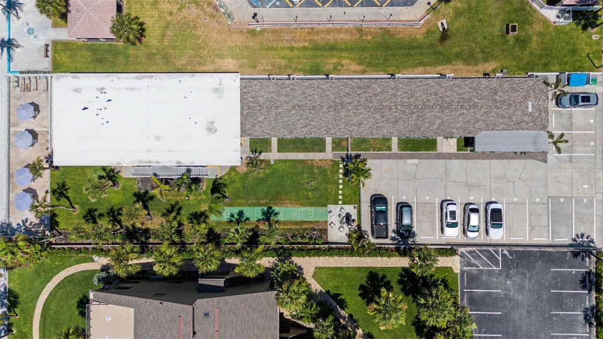 16850 GULF BOULEVARD — photo 16 of 29