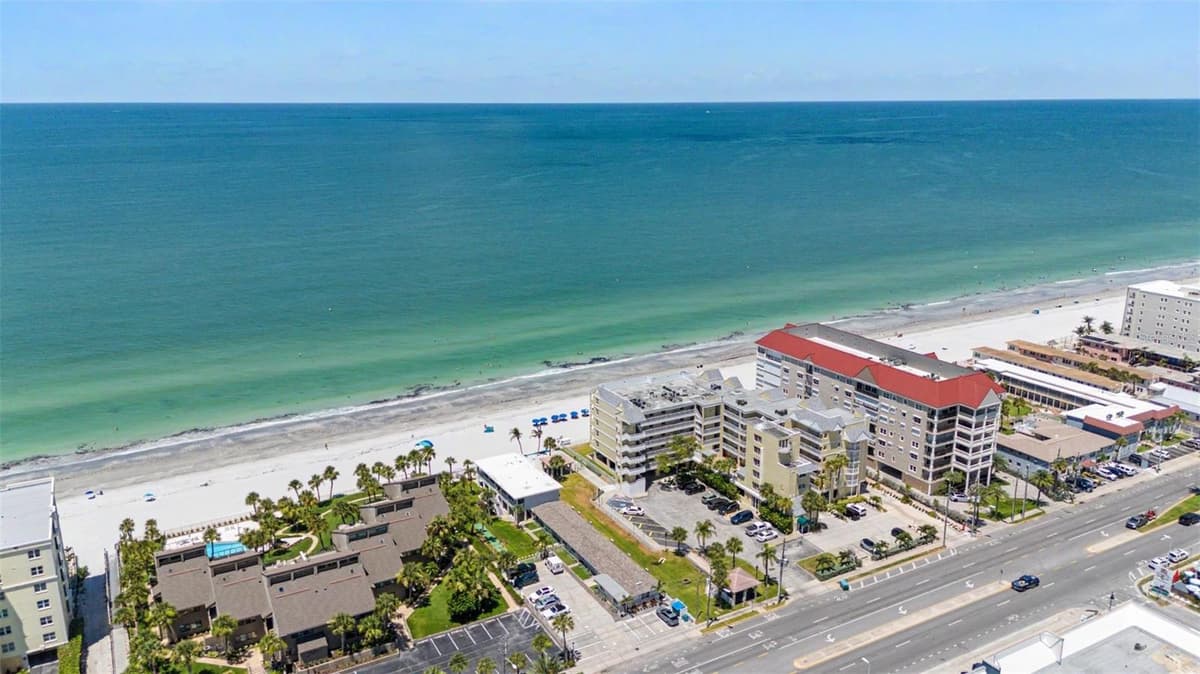 16850 GULF BOULEVARD — photo 19 of 29