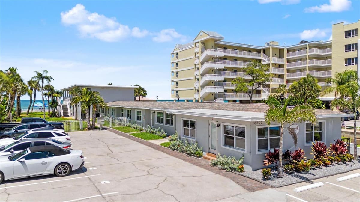 16850 GULF BOULEVARD — photo 3 of 29