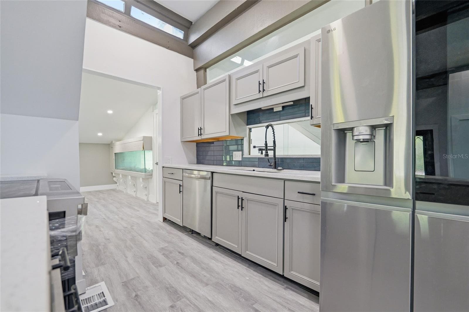 7210 VALRIE LANE — photo 10 of 43