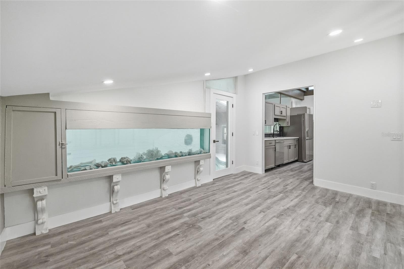 7210 VALRIE LANE — photo 11 of 43